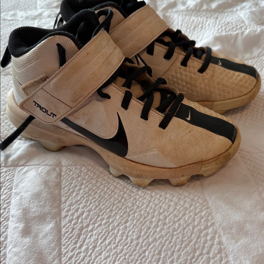 Nike Kids' Black and Tan Sneakers